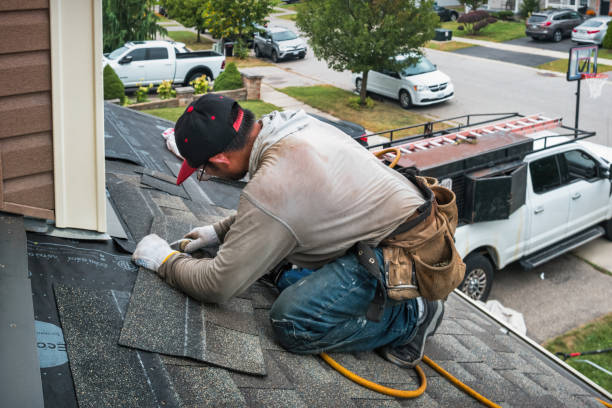 Professional Roofing technician working in Lamona, WA